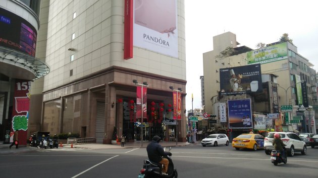 新光三越台南中山店の交差点